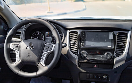 Mitsubishi Pajero Sport III рестайлинг, 2023 год, 4 150 000 рублей, 15 фотография