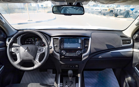 Mitsubishi Pajero Sport III рестайлинг, 2023 год, 4 150 000 рублей, 16 фотография