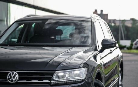Volkswagen Tiguan II, 2018 год, 2 499 000 рублей, 2 фотография