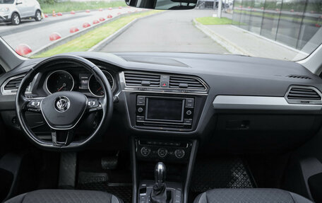Volkswagen Tiguan II, 2018 год, 2 499 000 рублей, 11 фотография