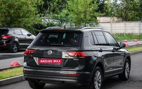 Volkswagen Tiguan II, 2018 год, 2 499 000 рублей, 6 фотография
