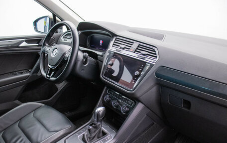 Volkswagen Tiguan II, 2019 год, 2 395 000 рублей, 10 фотография