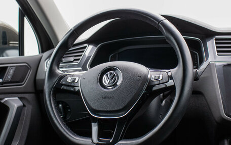 Volkswagen Tiguan II, 2019 год, 2 395 000 рублей, 15 фотография