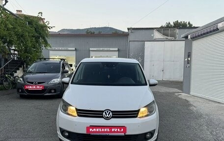 Volkswagen Touran III, 2011 год, 1 200 000 рублей, 2 фотография