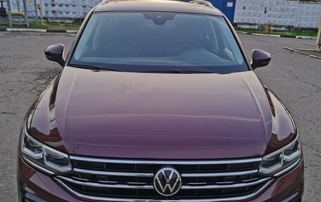 Volkswagen Tiguan II, 2021 год, 2 920 000 рублей, 2 фотография