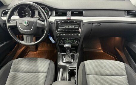 Skoda Superb III рестайлинг, 2012 год, 980 001 рублей, 16 фотография