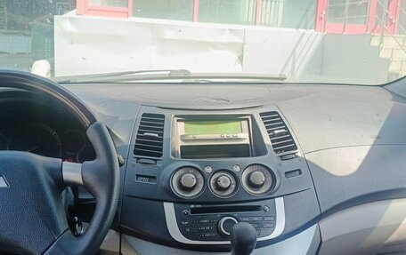 Mitsubishi Grandis, 2007 год, 800 000 рублей, 7 фотография
