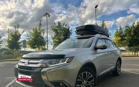 Mitsubishi Outlander III рестайлинг 3, 2018 год, 2 850 000 рублей, 2 фотография
