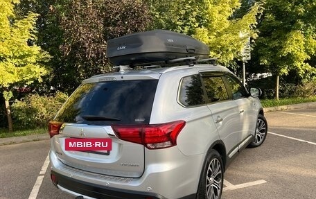 Mitsubishi Outlander III рестайлинг 3, 2018 год, 2 850 000 рублей, 10 фотография