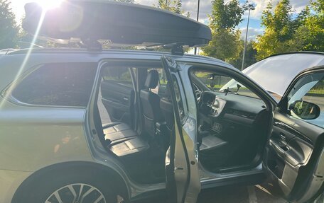 Mitsubishi Outlander III рестайлинг 3, 2018 год, 2 850 000 рублей, 14 фотография