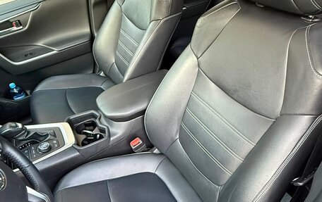 Toyota RAV4, 2021 год, 3 280 000 рублей, 12 фотография
