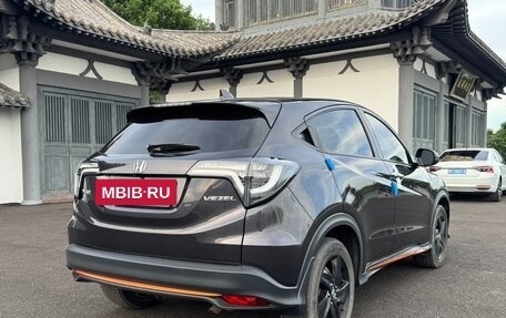 Honda Vezel, 2021 год, 1 670 000 рублей, 4 фотография
