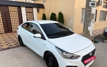 Hyundai Solaris II рестайлинг, 2018 год, 770 000 рублей, 2 фотография