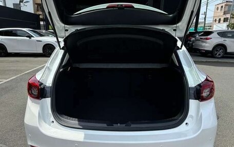 Mazda Axela, 2019 год, 985 000 рублей, 17 фотография