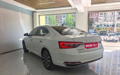 Skoda Superb III рестайлинг, 2022 год, 1 980 000 рублей, 3 фотография