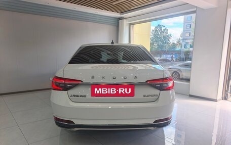 Skoda Superb III рестайлинг, 2022 год, 1 980 000 рублей, 4 фотография