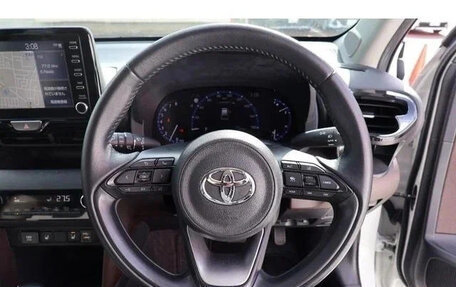 Toyota Yaris Cross, 2023 год, 1 350 007 рублей, 10 фотография