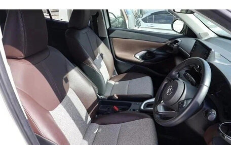 Toyota Yaris Cross, 2023 год, 1 350 007 рублей, 9 фотография