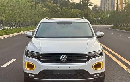 Volkswagen T-Roc I, 2022 год, 1 480 000 рублей, 2 фотография