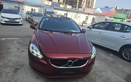 Volvo V40 II рестайлинг, 2018 год, 1 120 000 рублей, 2 фотография