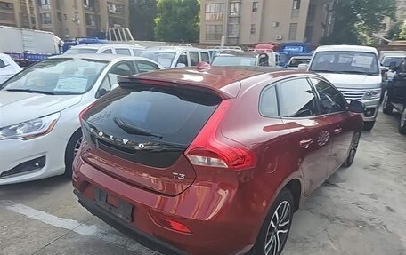 Volvo V40 II рестайлинг, 2018 год, 1 120 000 рублей, 4 фотография