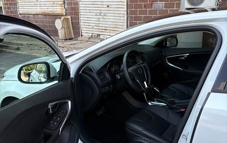 Volvo V40 II рестайлинг, 2018 год, 1 180 000 рублей, 7 фотография