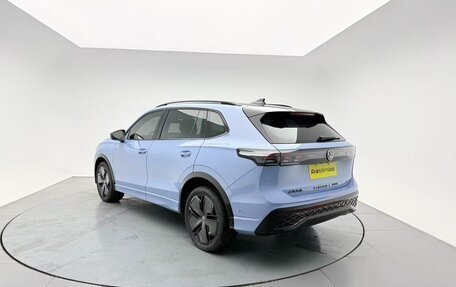 Volkswagen Tiguan, 2024 год, 4 418 700 рублей, 9 фотография
