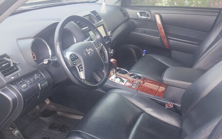 Toyota Highlander III, 2011 год, 2 500 000 рублей, 17 фотография