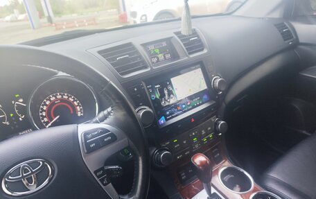 Toyota Highlander III, 2011 год, 2 500 000 рублей, 18 фотография