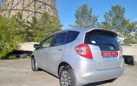 Honda Fit III, 2010 год, 810 000 рублей, 5 фотография