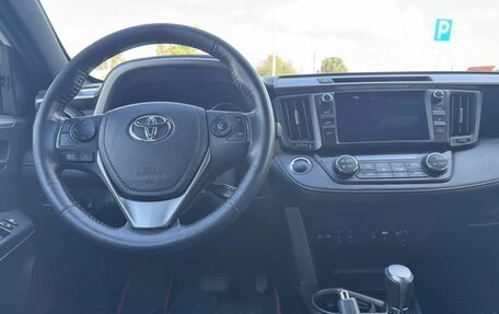Toyota RAV4, 2018 год, 2 910 000 рублей, 5 фотография