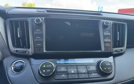 Toyota RAV4, 2018 год, 2 910 000 рублей, 10 фотография