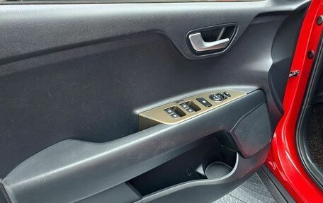 KIA Stonic, 2020 год, 1 040 000 рублей, 24 фотография