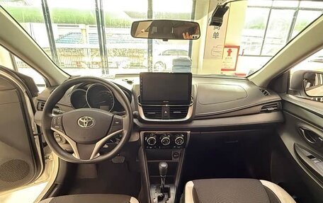 Toyota Yaris XP150 рестайлинг, 2022 год, 1 230 000 рублей, 4 фотография