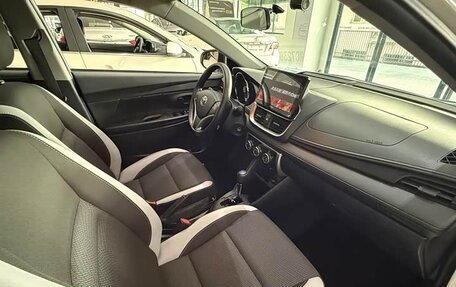 Toyota Yaris XP150 рестайлинг, 2022 год, 1 230 000 рублей, 6 фотография