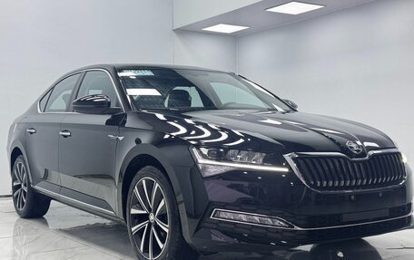 Skoda Superb III рестайлинг, 2023 год, 2 582 000 рублей, 1 фотография