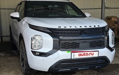 Mitsubishi Outlander, 2021 год, 4 150 000 рублей, 3 фотография
