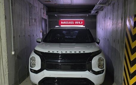 Mitsubishi Outlander, 2021 год, 4 150 000 рублей, 2 фотография