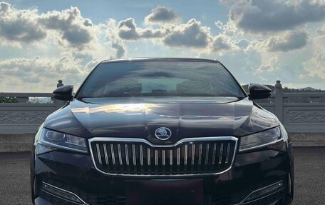 Skoda Superb III рестайлинг, 2023 год, 2 310 000 рублей, 2 фотография