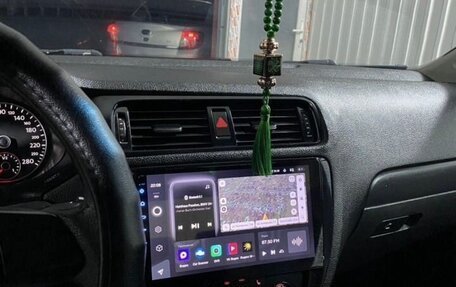 Volkswagen Jetta VI, 2013 год, 900 000 рублей, 8 фотография