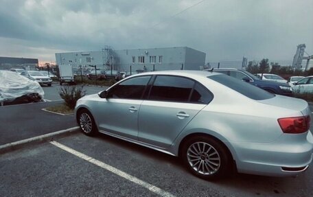 Volkswagen Jetta VI, 2013 год, 900 000 рублей, 3 фотография
