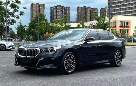 BMW 5 серия, 2024 год, 1 фотография