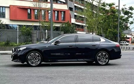 BMW 5 серия, 2024 год, 3 фотография