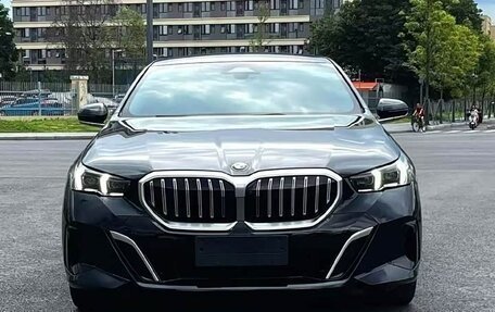 BMW 5 серия, 2024 год, 2 фотография