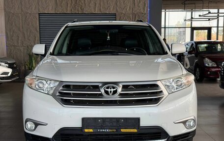 Toyota Highlander III, 2011 год, 2 100 000 рублей, 2 фотография