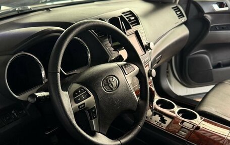 Toyota Highlander III, 2011 год, 2 100 000 рублей, 8 фотография