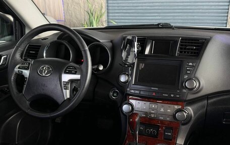 Toyota Highlander III, 2011 год, 2 100 000 рублей, 24 фотография