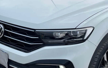 Volkswagen T-Roc I, 2022 год, 1 548 000 рублей, 9 фотография