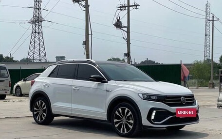 Volkswagen T-Roc I, 2022 год, 1 548 000 рублей, 2 фотография