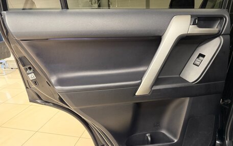 Toyota Land Cruiser Prado 150 рестайлинг 2, 2018 год, 4 599 000 рублей, 26 фотография